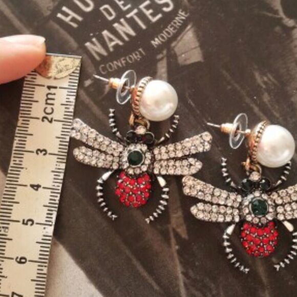 Sparkling Fly Earrings - Picture 5 of 6